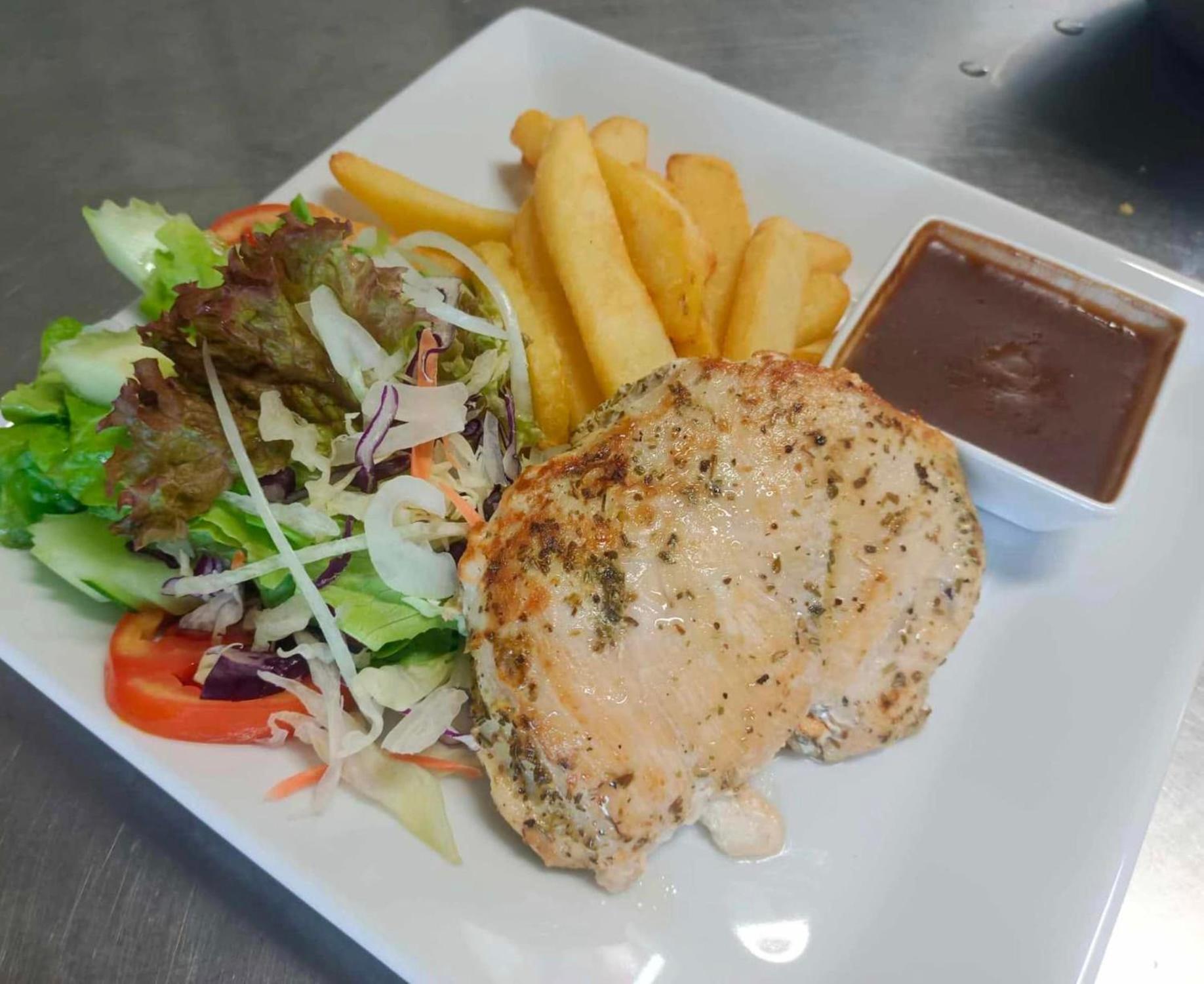 Elephant Sports Bar And Accommodation Phuket Extérieur photo